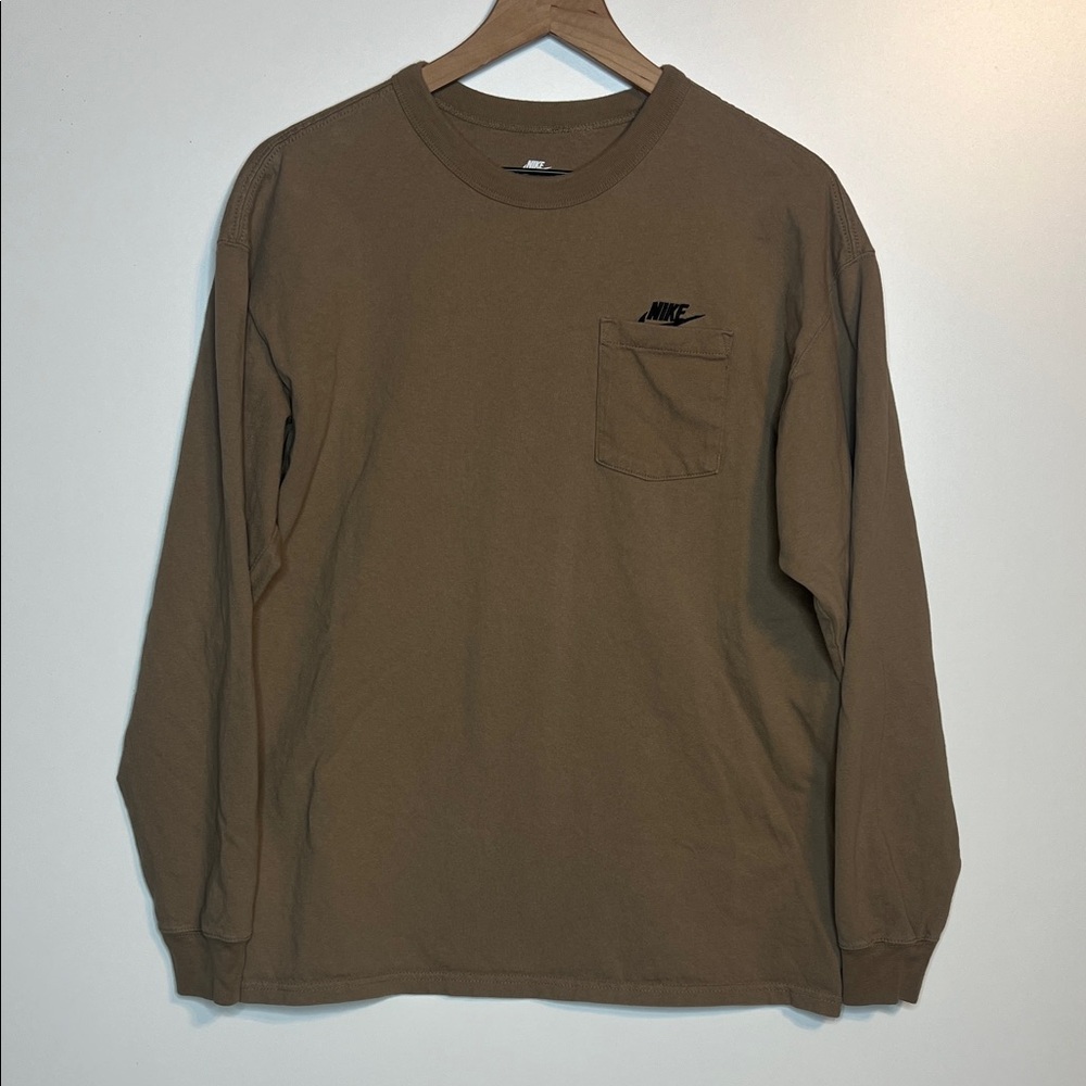 Nike Sportswear premium essential long sleeve pocket t-shirt